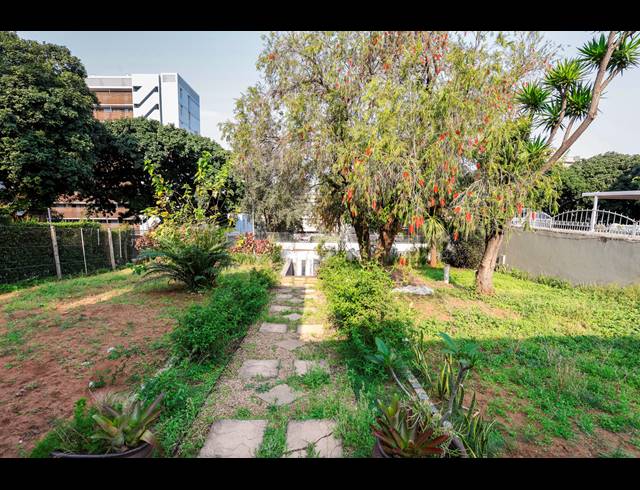 400M² BUILDING FOR SALE IN ESSENWOOD
